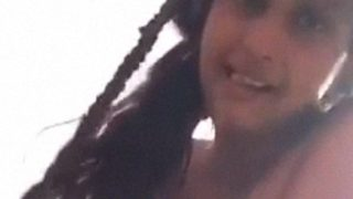 Sri Lankan slim cutie rides in leaked sex video