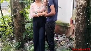 Desi girlfriend gets fucked outside in the open