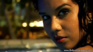 Check out this hot closeup of a sexy brown-skinned Indian MILF, all cute and ready for action.