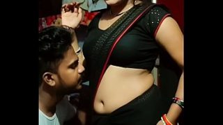 Desi bhabhi’s saree navel tease, dirty romance