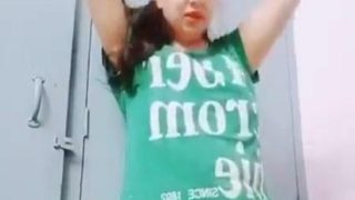 Chandigarh milf strips down for a naughty selfie video