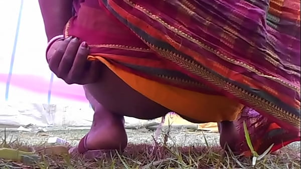 Hot Desi bush dripping wet and letting it all out